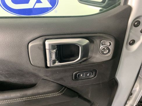 Used 2023 Jeep Wrangler Sahara image 15