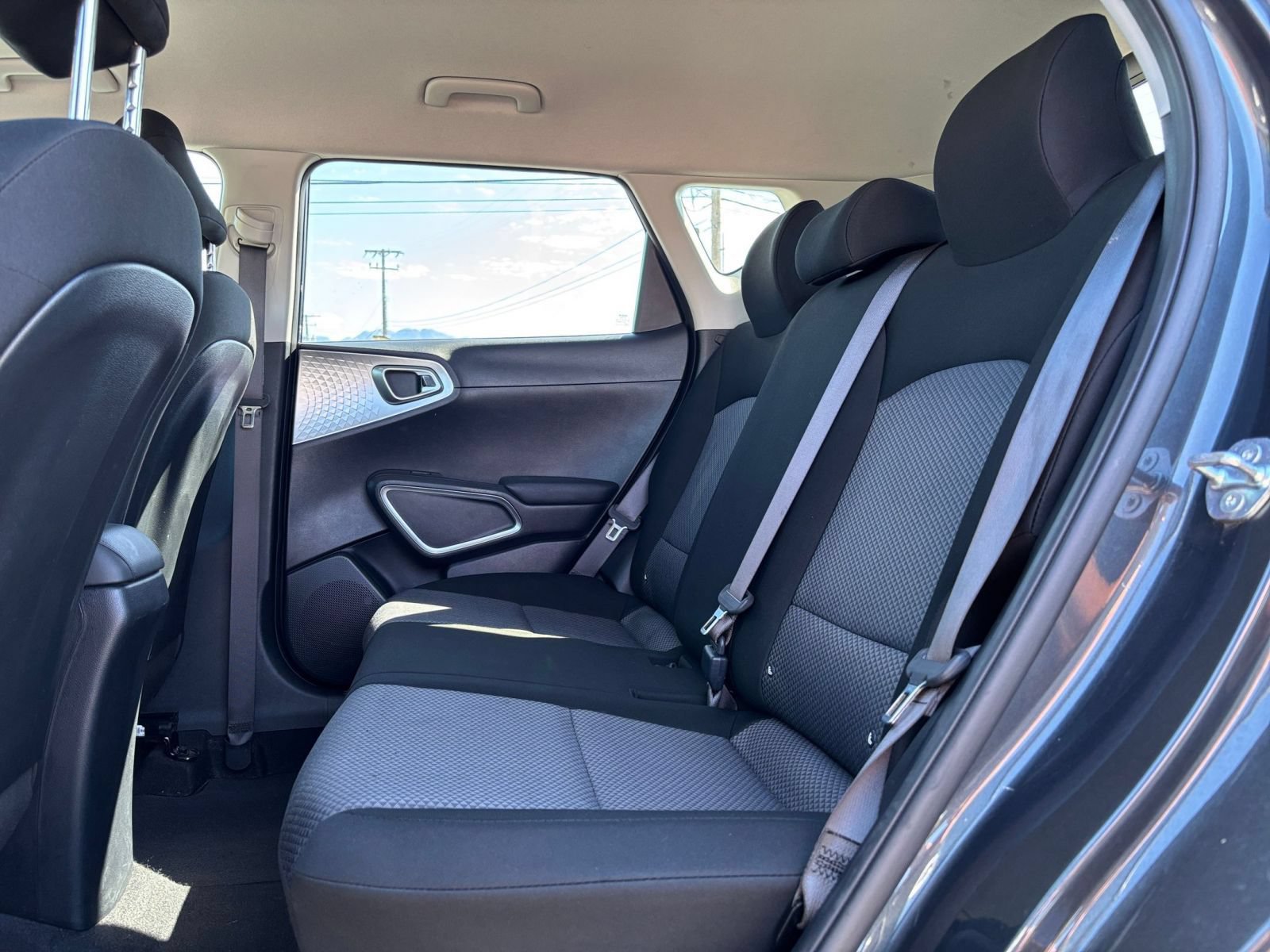 Used 2025 Kia Soul LX w/ LX Technology Package FWD image 22