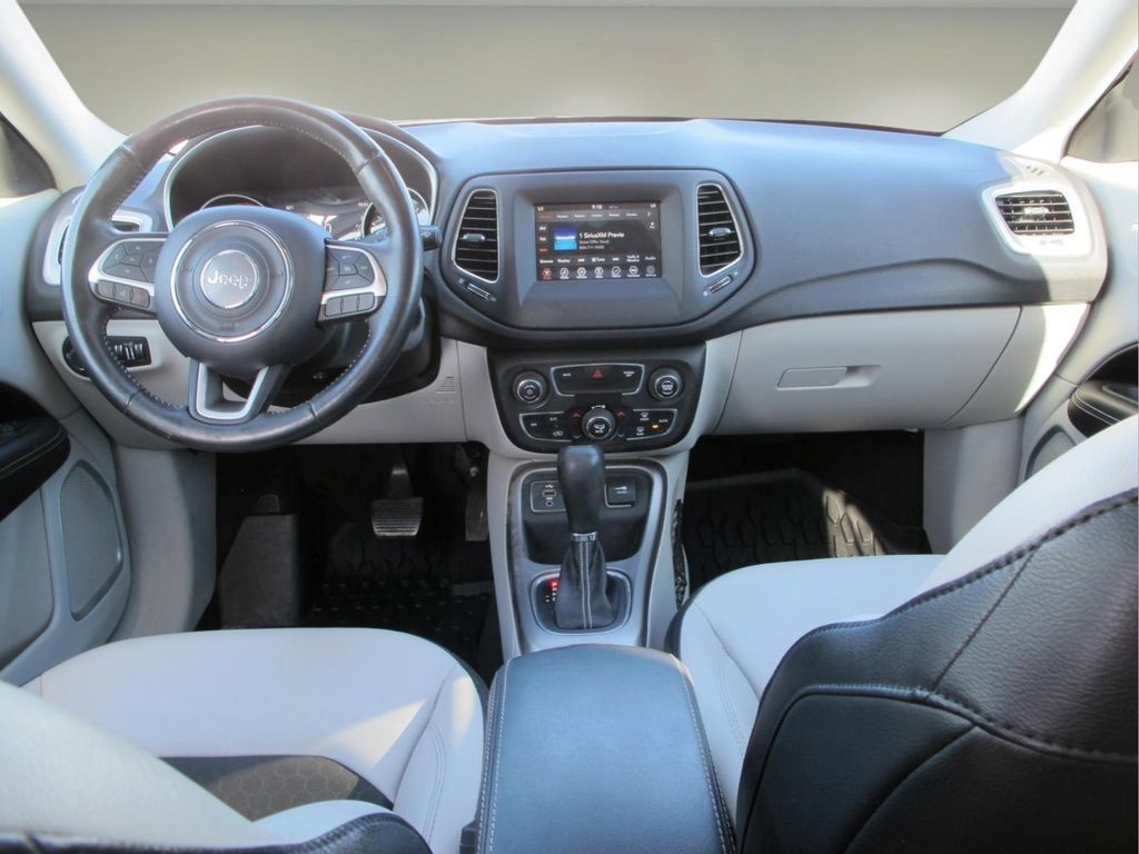 Used 2018 Jeep Compass Latitude w/ Popular Equipment Group FWD image 22
