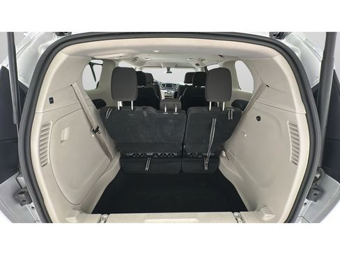 Used 2022 Chrysler Voyager LX FWD image 20