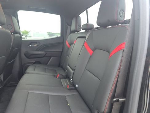 Used 2023 Chevrolet Colorado Z71 w/ Z71 Convenience Package 2 AWD/4WD image 12