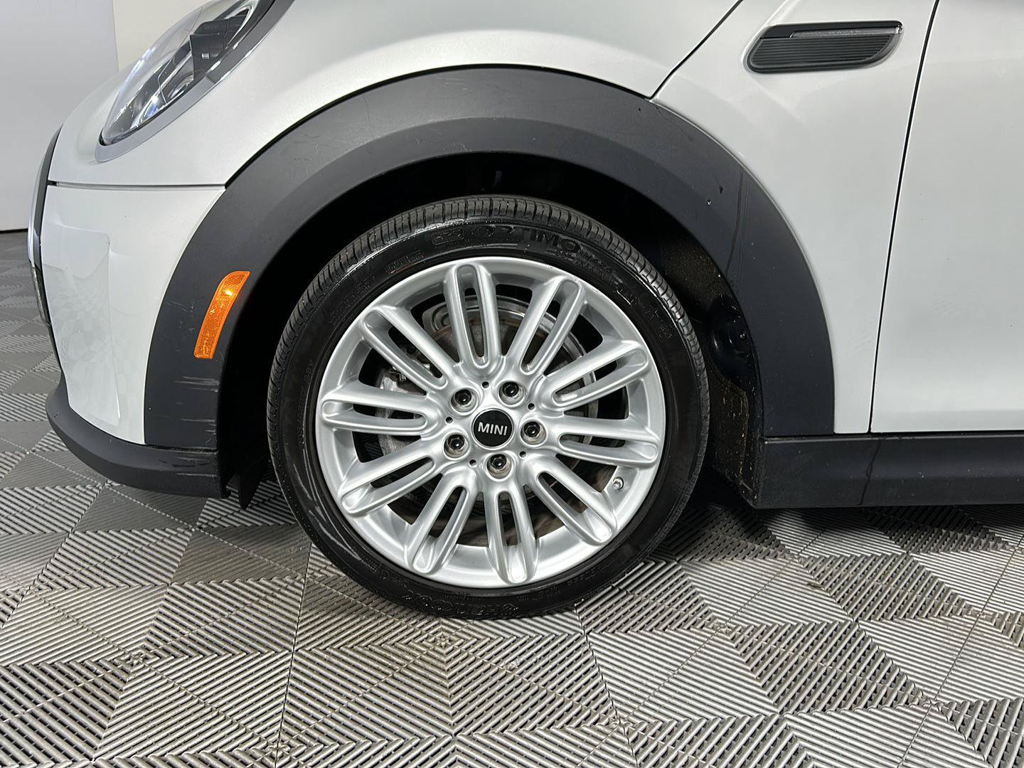 Used 2022 MINI Cooper 2-Door Hardtop FWD image 9