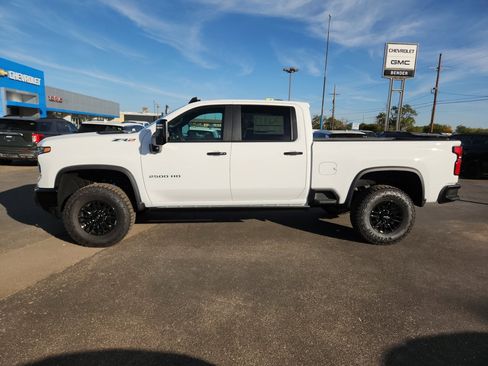 New 2026 Chevrolet Silverado 2500 ZR2 image 2