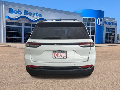 Used 2024 Jeep Grand Cherokee Altitude RWD image 6