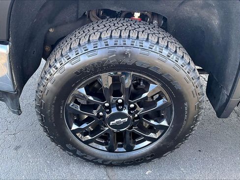 Used 2021 Chevrolet Silverado 2500 LT w/ Convenience Package image 7