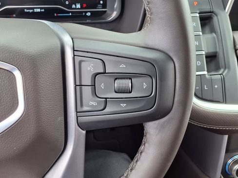 Used 2024 GMC Yukon SLT w/ SLT Luxury Package AWD/4WD image 25