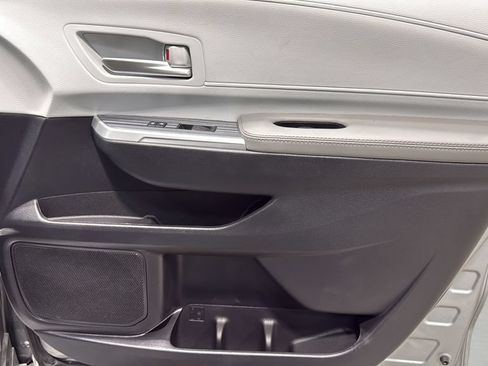 Used 2025 Toyota Sienna XLE FWD image 10