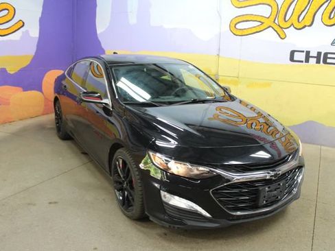 Used 2022 Chevrolet Malibu LT w/ Redline Edition FWD image 2