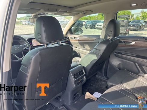 Used 2024 Volkswagen Atlas SEL AWD/4WD image 11