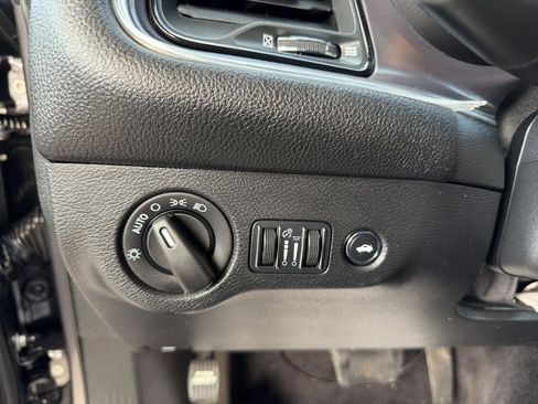 Used 2016 Dodge Challenger SXT image 13