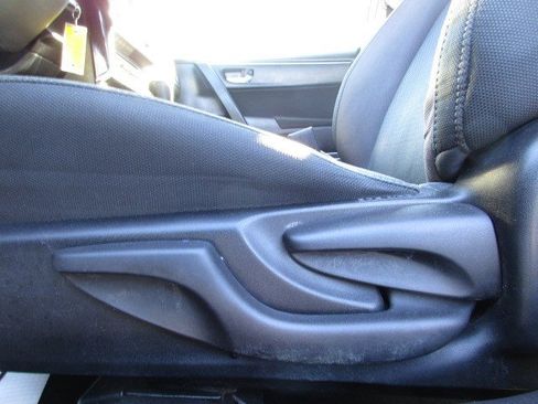 Used 2019 Toyota Corolla LE FWD image 15