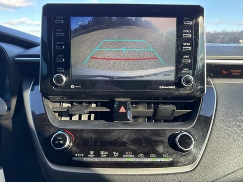 Used 2021 Toyota Corolla LE image 20