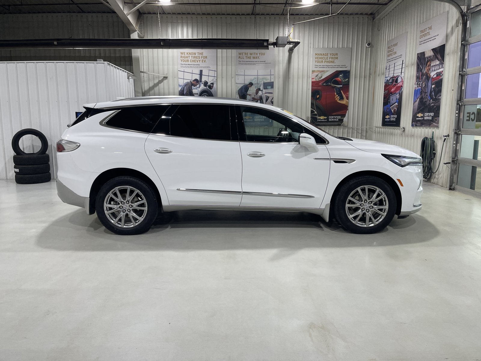 Used 2023 Buick Enclave Essence w/ Experience Buick Package AWD/4WD image 9