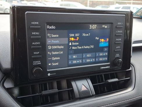 Used 2022 Toyota RAV4 XLE w/ Convenience Package image 17