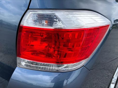 Used 2013 Toyota Highlander Plus FWD image 30
