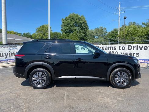Used 2025 Nissan Pathfinder SV AWD/4WD image 2