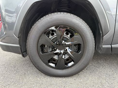 Used 2020 Toyota RAV4 LE FWD image 39