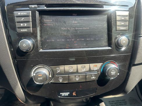 Used 2018 Nissan Rogue S AWD/4WD image 15