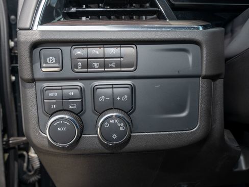 Used 2025 Chevrolet Tahoe LT image 31