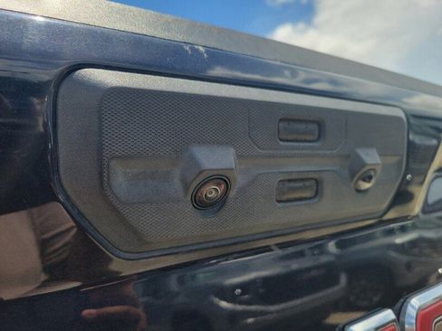 Used 2023 GMC Sierra 1500 AT4 w/ AT4 Preferred Package AWD/4WD image 7