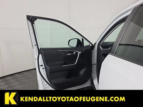 Used 2024 Toyota RAV4 XLE AWD/4WD image 21