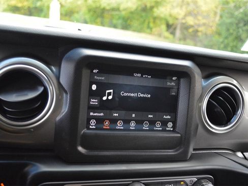 Used 2020 Jeep Wrangler Unlimited Sahara image 20