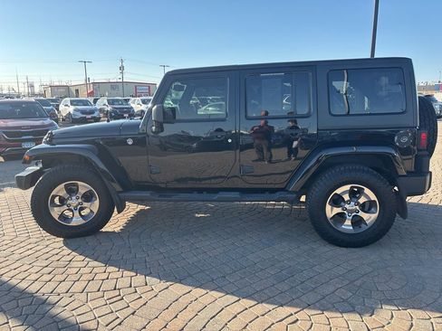 Used 2017 Jeep Wrangler Unlimited Sahara w/ Connectivity Group AWD/4WD image 8