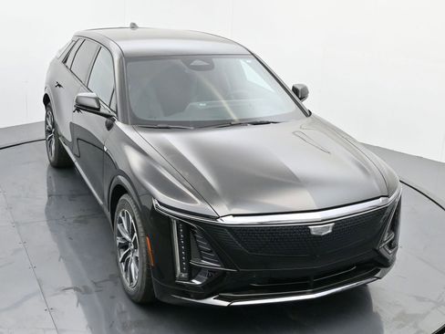 New 2025 Cadillac Lyriq Sport w/ LPO, Floor Liner Package image 30