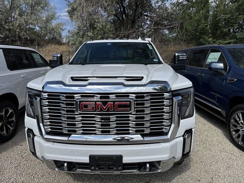 Used 2024 GMC Sierra 3500 Denali w/ Denali Reserve Package AWD/4WD image 4