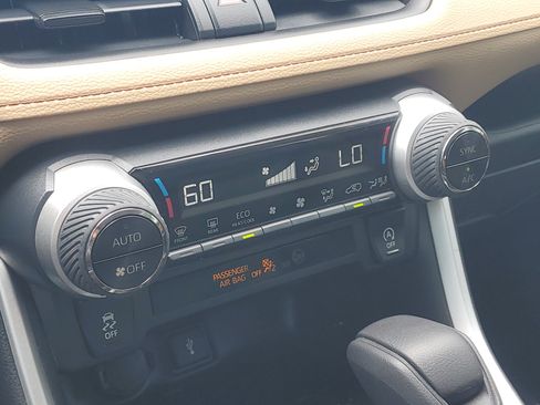 Certified 2021 Toyota RAV4 XLE FWD image 29