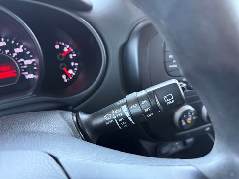 Used 2016 Kia Soul + FWD image 20