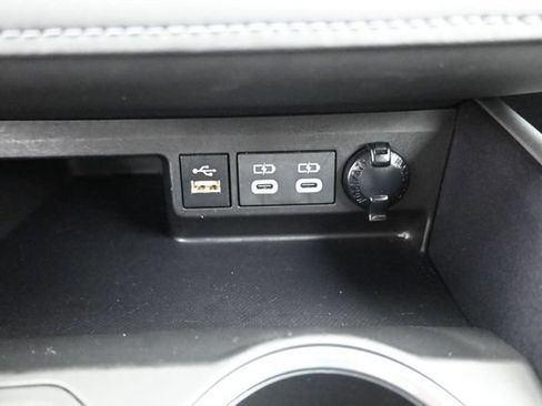 Used 2024 Toyota Highlander LE AWD/4WD image 20