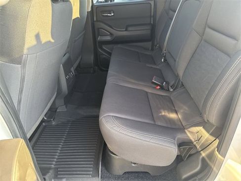 Used 2024 Nissan Frontier SV w/ SV Convenience Package image 14