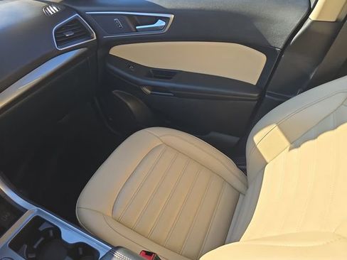 Used 2024 Ford Edge SEL image 17