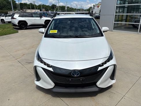 Used 2022 Toyota Prius Prime XLE FWD image 2