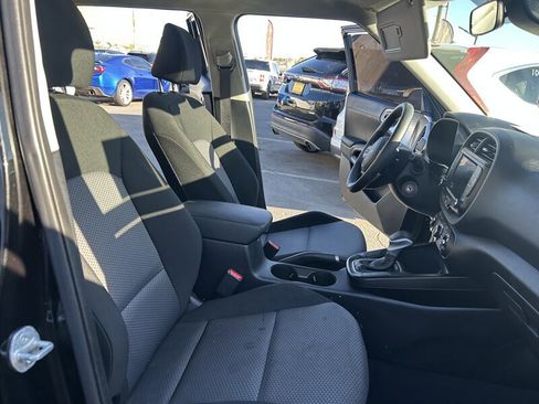 Used 2023 Kia Soul LX image 25
