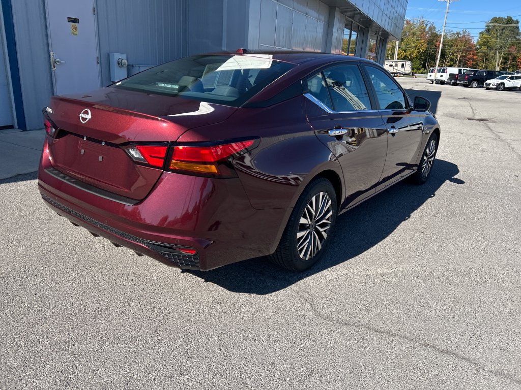 Used 2025 Nissan Altima 2.5 SV FWD image 7