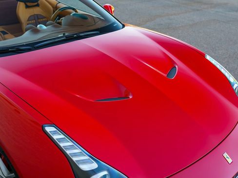 Used 2015 Ferrari California T RWD image 30