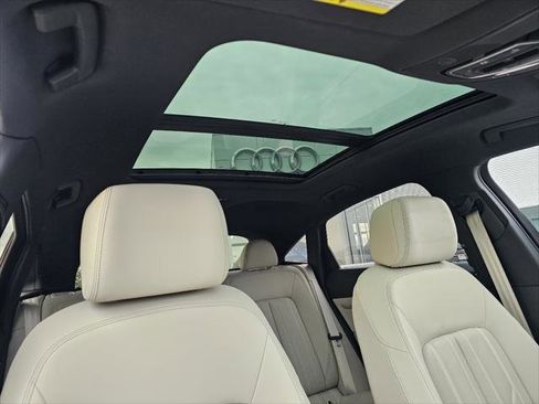 Used 2024 Audi Q8 e-tron Premium Plus image 3