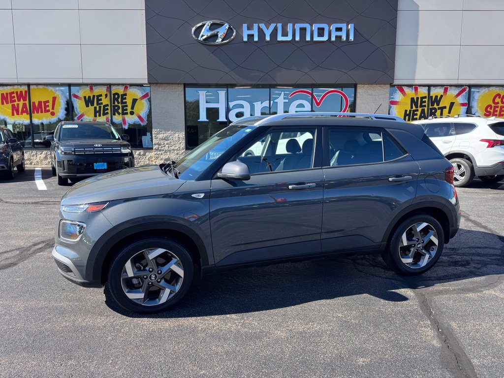 Used 2024 Hyundai Venue SEL FWD image 1