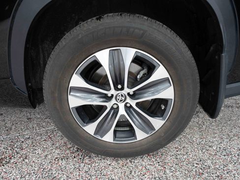 Used 2023 Toyota Highlander XLE image 30