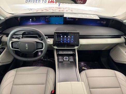 New 2026 Lincoln Nautilus Premier image 9