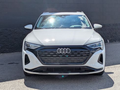 Used 2024 Audi Q8 e-tron Prestige w/ Prestige Package image 2