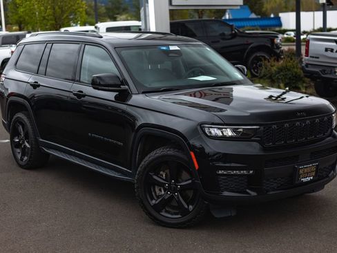 Used 2023 Jeep Grand Cherokee L Limited w/ Luxury Tech Group II AWD/4WD image 2
