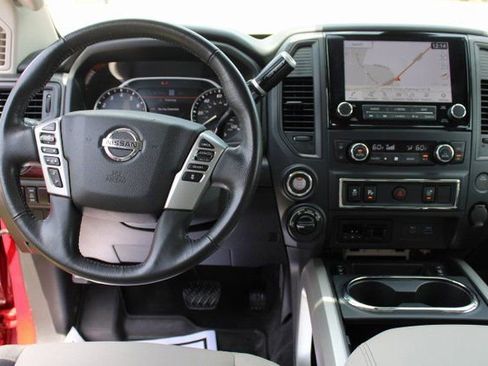 Used 2022 Nissan Titan SV w/ SV Convenience Package image 17