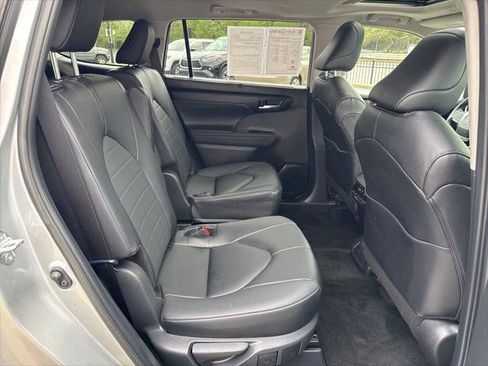 Certified 2024 Toyota Highlander XLE AWD/4WD image 22