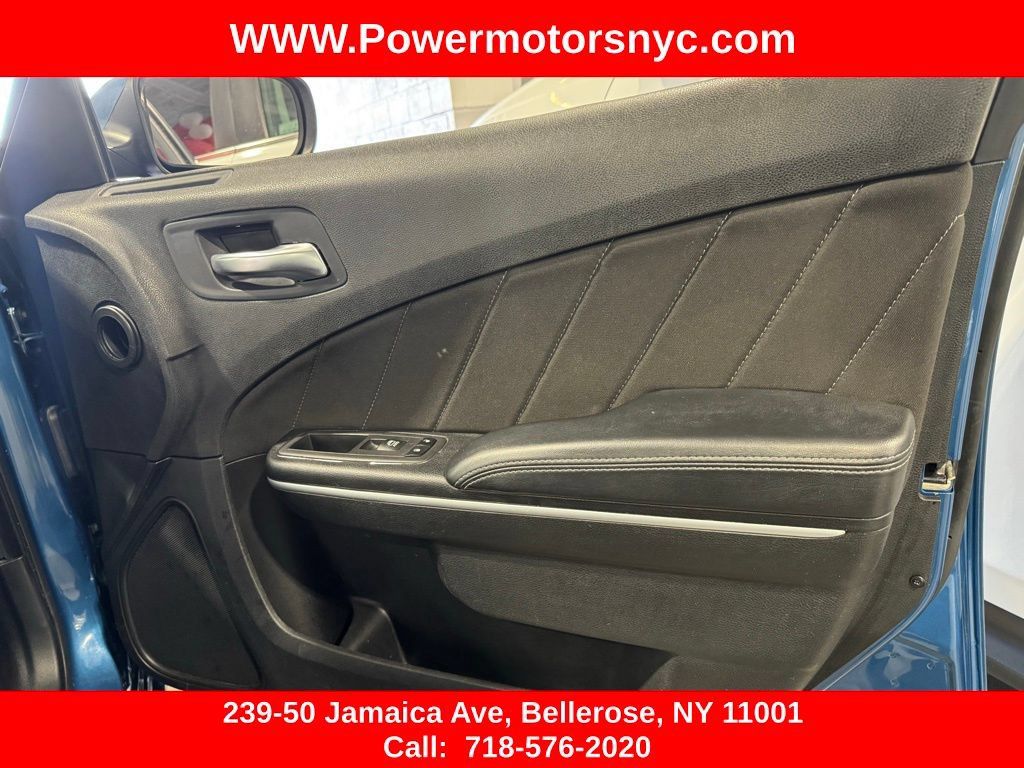 Used 2022 Dodge Charger SXT RWD image 18