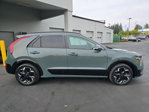 Certified 2023 Kia Niro Wind w/ Wind Preserve Package FWD image 3
