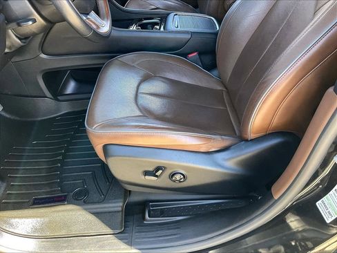 Used 2021 Chrysler Pacifica Limited AWD/4WD image 34