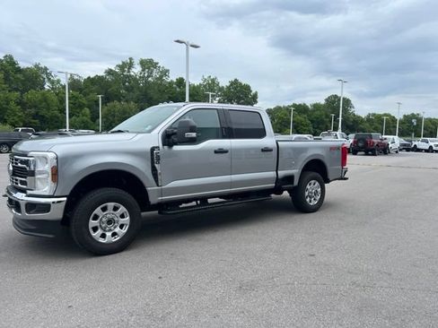 Used 2024 Ford F250 XLT AWD/4WD image 2